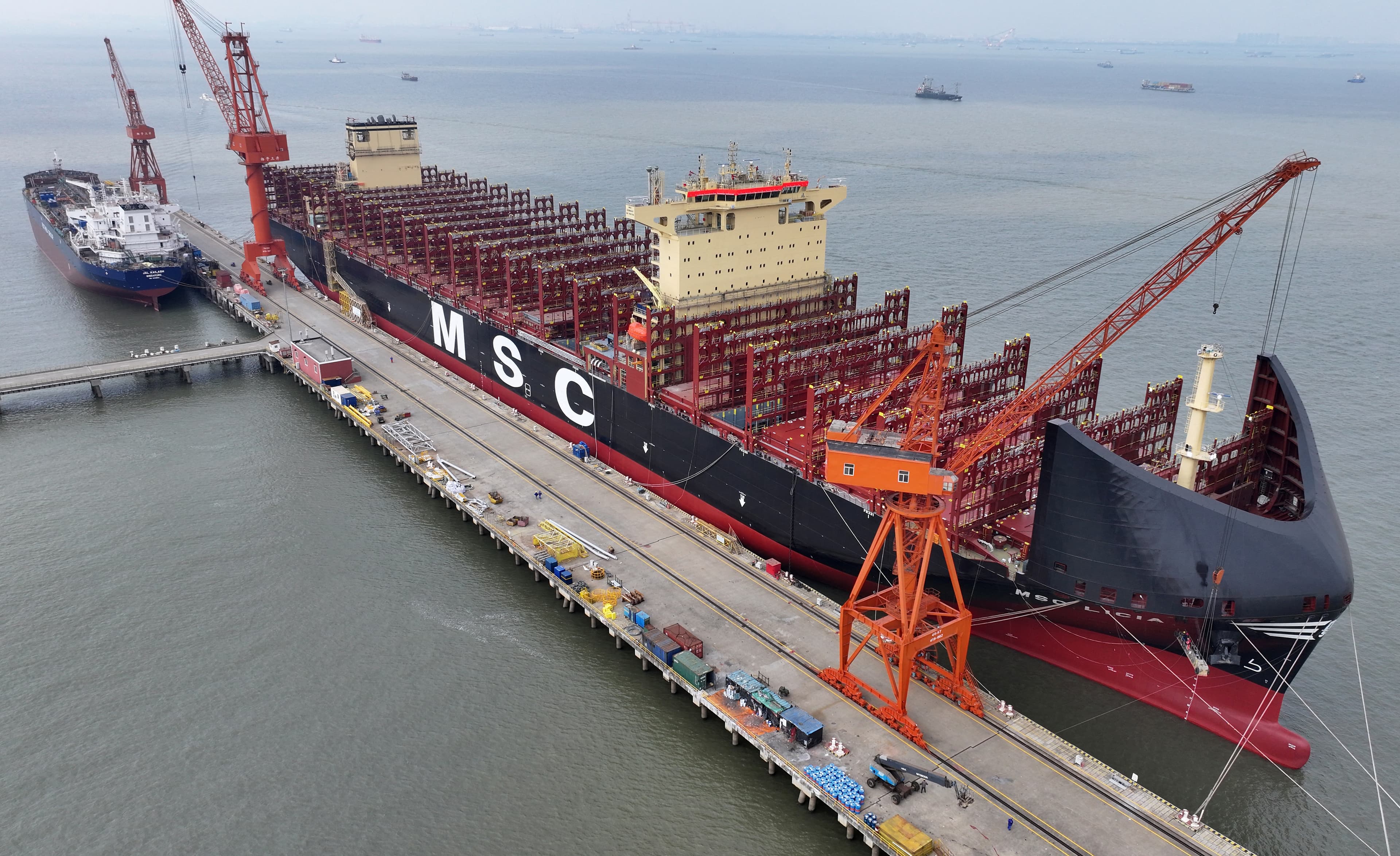 ტრამპის ადმინისტრაცია ჩინურ სატვირთო გემებზე მკვეთრ გადასახადებს სთავაზობს